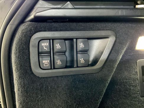 Used 2025 BMW X7 M60i AWD/4WD image 33