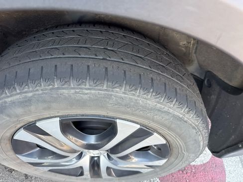 Used 2018 Toyota RAV4 LE AWD/4WD image 6