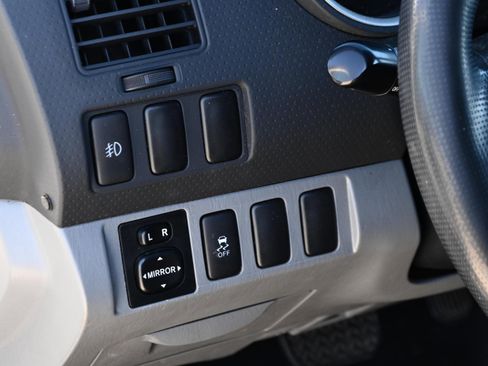 Used 2014 Toyota Tacoma PreRunner w/ SR5 Package image 16