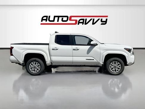 Used 2025 Toyota Tacoma SR5 AWD/4WD image 8