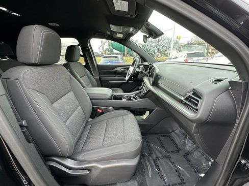 Used 2024 Chevrolet Traverse LT image 28