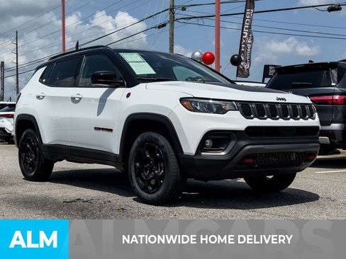 Used 2024 Jeep Compass Trailhawk AWD/4WD image 4