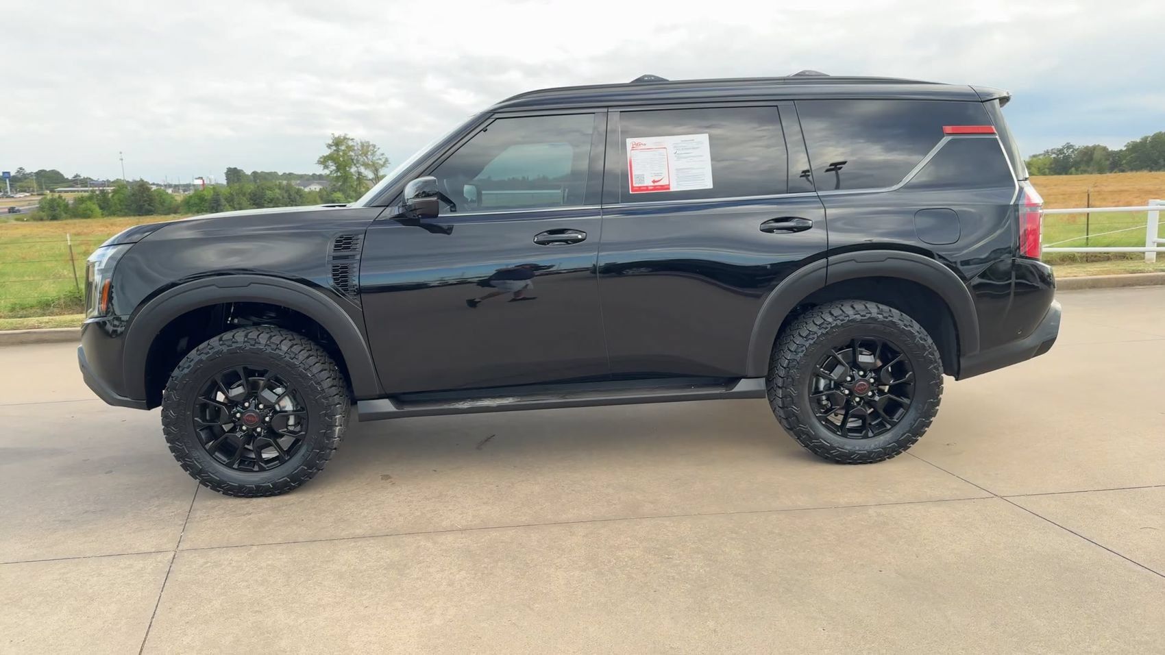 Used 2025 Nissan Armada PRO-4X AWD/4WD image 6