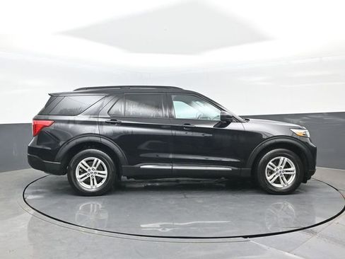 Certified 2024 Ford Explorer XLT AWD/4WD image 3