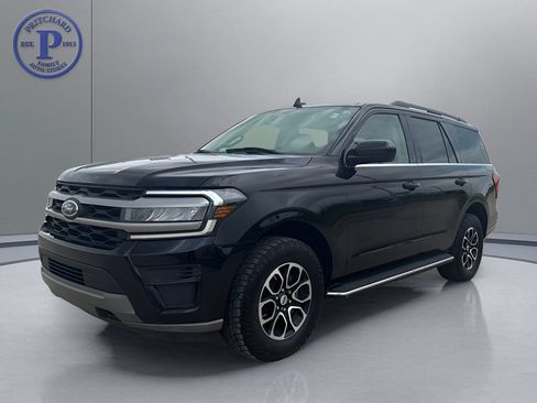 Used 2023 Ford Expedition XLT AWD/4WD image 3