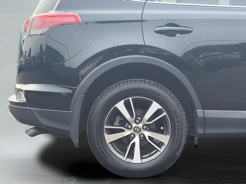 Used 2018 Toyota RAV4 XLE AWD/4WD image 27