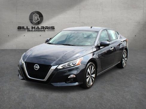 Used 2021 Nissan Altima 2.5 SL image 1
