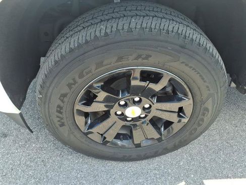 Used 2022 Chevrolet Colorado LT w/ LT Convenience Package AWD/4WD image 5