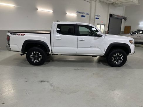 Used 2020 Toyota Tacoma TRD Off-Road image 10