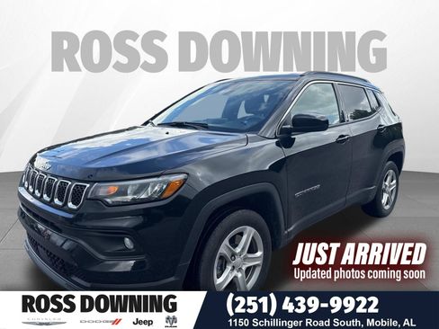 Used 2024 Jeep Compass Latitude AWD/4WD image 1