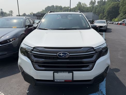 Used 2025 Subaru Forester Premium AWD/4WD image 3