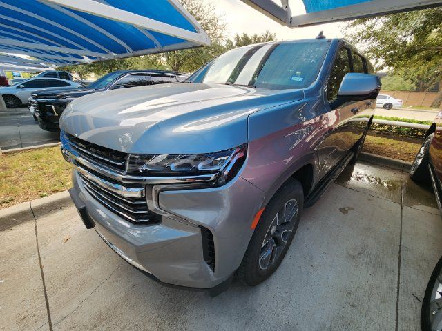 Used 2024 Chevrolet Suburban LT w/ LT Signature Plus Package RWD image 3