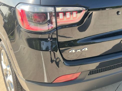 Used 2023 Jeep Compass Latitude AWD/4WD image 13
