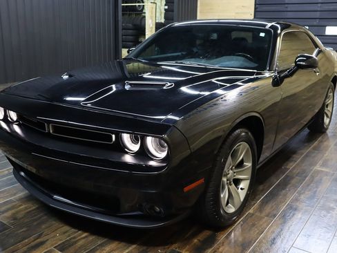 Used 2020 Dodge Challenger SXT w/ Driver Convenience Group image 6