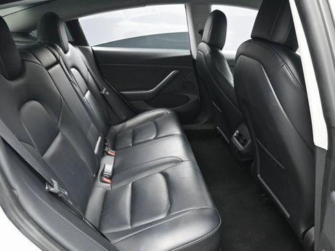 Used 2021 Tesla Model 3 Standard Range Plus image 31