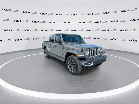 Used 2021 Jeep Gladiator Overland AWD/4WD image 2