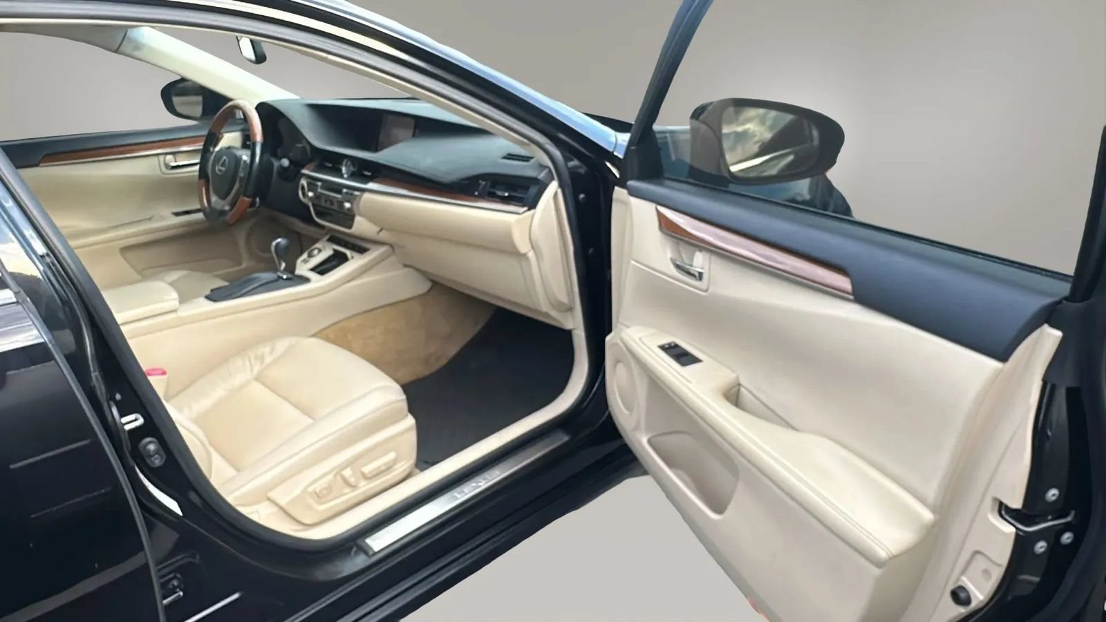 Used 2013 Lexus ES 300h w/ Luxury Pkg FWD image 40