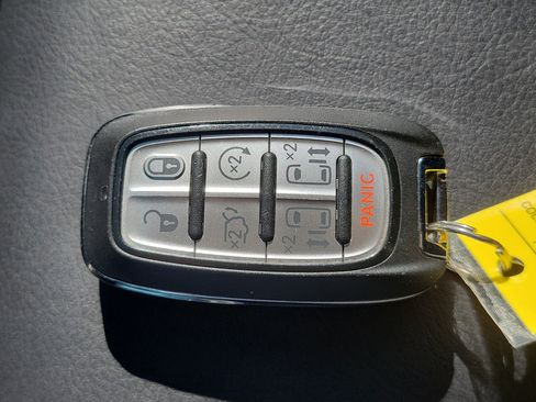 Used 2022 Chrysler Pacifica Touring-L image 31