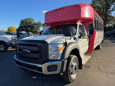 Used 2016 Ford F550 2WD Regular Cab Super Duty image 1