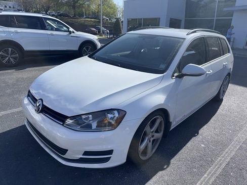 Used 2015 Volkswagen Golf S image 10
