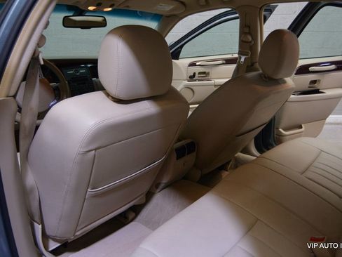 Used 2006 Lincoln Town Car Signature image 20