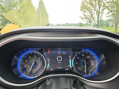 Used 2025 Chrysler Pacifica Select FWD image 22