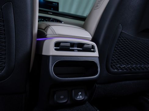 Used 2022 Genesis GV70 2.5T Advanced w/ Advanced Package image 17