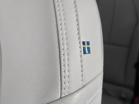 Used 2019 Volvo XC40 T5 Momentum image 30