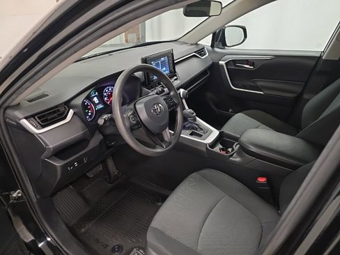 Used 2021 Toyota RAV4 XLE image 13