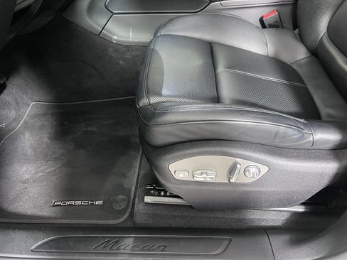 Certified 2023 Porsche Macan Turbo AWD/4WD image 28