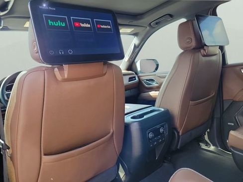 Used 2024 Chevrolet Suburban High Country AWD/4WD image 12