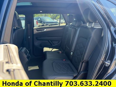Used 2024 Volkswagen Atlas Cross Sport SE AWD/4WD image 25