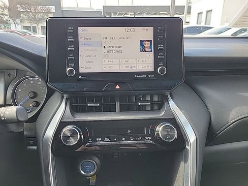 Used 2021 Toyota Venza LE image 15