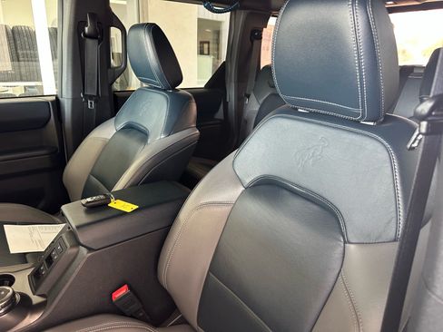 Certified 2022 Ford Bronco Outer Banks w/ Sasquatch Package AWD/4WD image 19