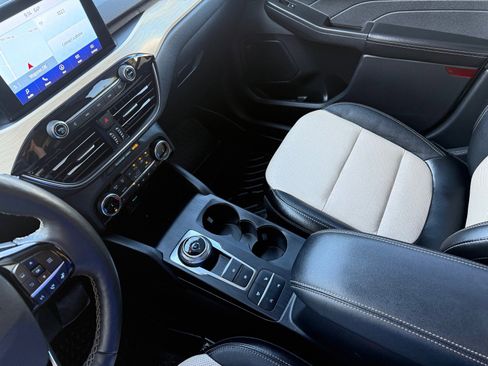 Used 2022 Ford Escape Titanium w/ Titanium Elite Package image 25