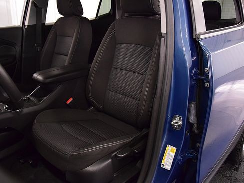 Used 2024 GMC Terrain SLE image 27