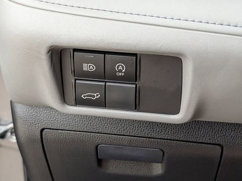 Used 2023 Toyota Highlander LE FWD image 24