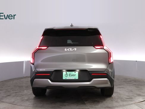 Used 2024 Kia EV9 Light Long Range RWD image 15