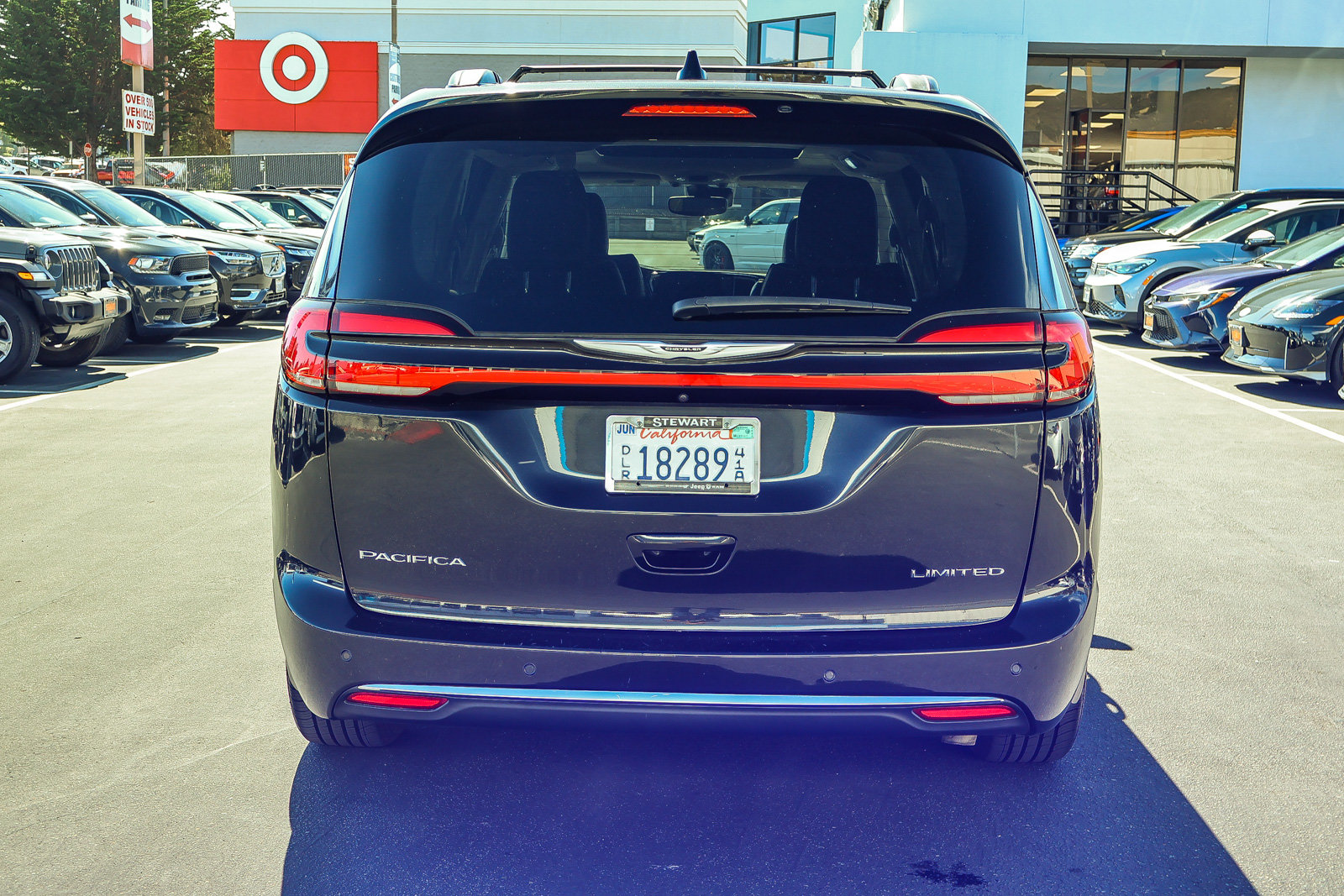 Used 2023 Chrysler Pacifica Limited FWD image 23