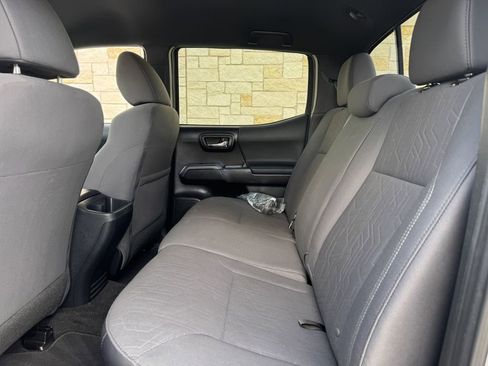 Used 2019 Toyota Tacoma TRD Off-Road AWD/4WD image 29