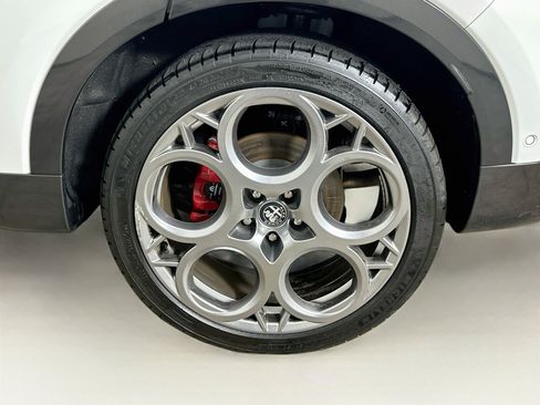 Used 2024 Alfa Romeo Tonale Veloce AWD/4WD image 11