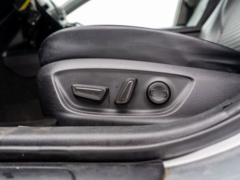 Used 2019 Toyota Camry SE image 19