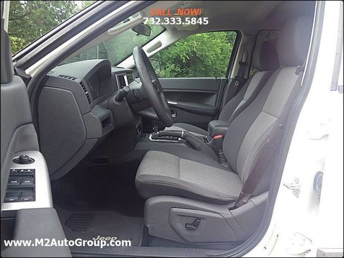 Used 2010 Jeep Grand Cherokee Laredo image 10