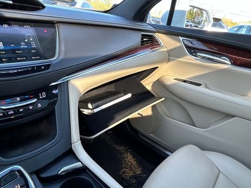 Used 2018 Cadillac XT5 Luxury w/ Driver Awareness Package AWD/4WD image 34