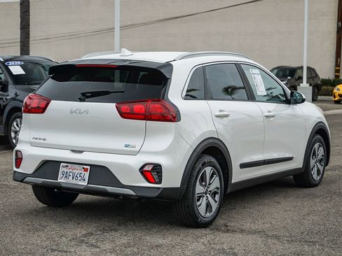 Used 2022 Kia Niro LX image 5