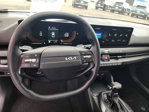 Used 2025 Kia K4 FWD image 3