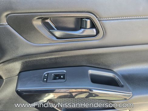 Used 2024 Nissan Pathfinder SV FWD image 19