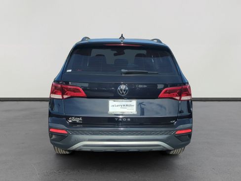 Certified 2022 Volkswagen Taos S image 4