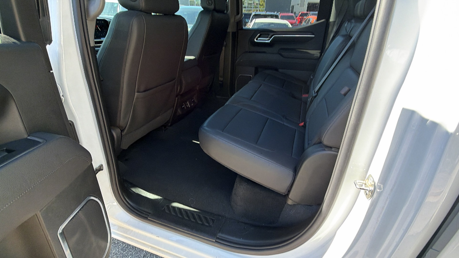 Used 2025 GMC Sierra 1500 SLT AWD/4WD image 23