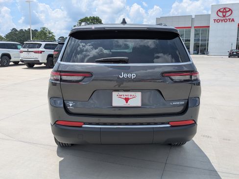 New 2026 Jeep Grand Cherokee L Laredo RWD image 4